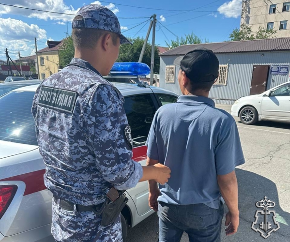 Кызылские росгвардейцы задержали находящегося в федеральном розыске злоумышленника