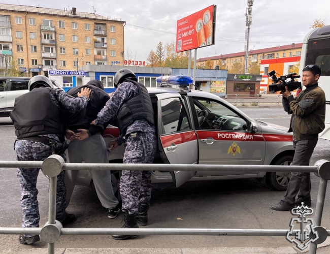 Журналисты ГТРК «Тыва» стали свидетелями реагирования наряда ОВО при сработке кнопки тревожной сигнализации в пассажирском автобусе 