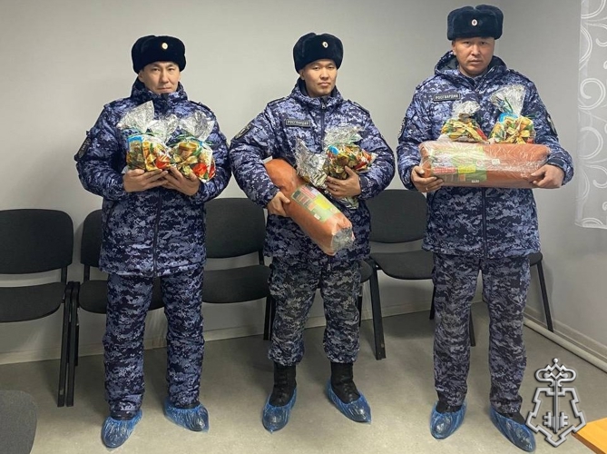 Барун-Хемчикские росгвардейцы оказали благотворительную помощь детям социального центра