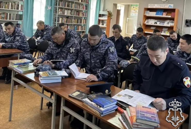 Сотрудники вневедомственной охраны посетили национальную библиотеку Тувы