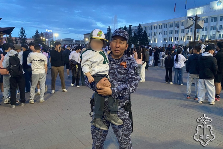Росгвардейцы Тувы вернули потерявшихся во время массовых мероприятий детей родителям