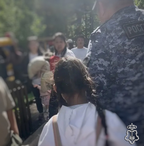 В Туве сотрудники вневедомственной охраны отыскали потерявшихся детей во время праздничных мероприятий
