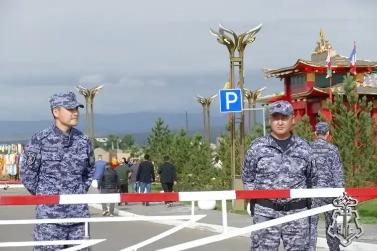 Росгвардия обеспечила безопасность участников Международного буддийского форума в Туве