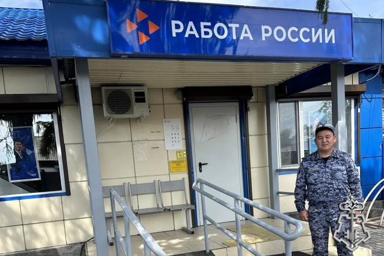 В Шагонаре офицер Росгвардии провёл рабочую встречу со специалистами кадрового центра