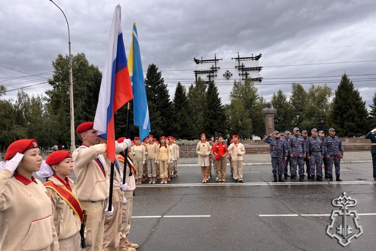 Росгвардейцы возложили цветы к Памятнику тувинским добровольцам в годовщину их отправки на фронт