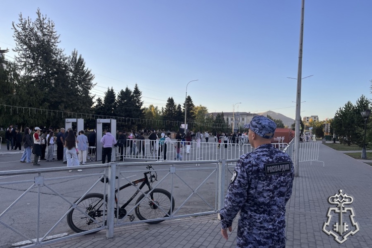 В Кызыле росгвардейцы обеспечили безопасность горожан во время празднования Дня города 