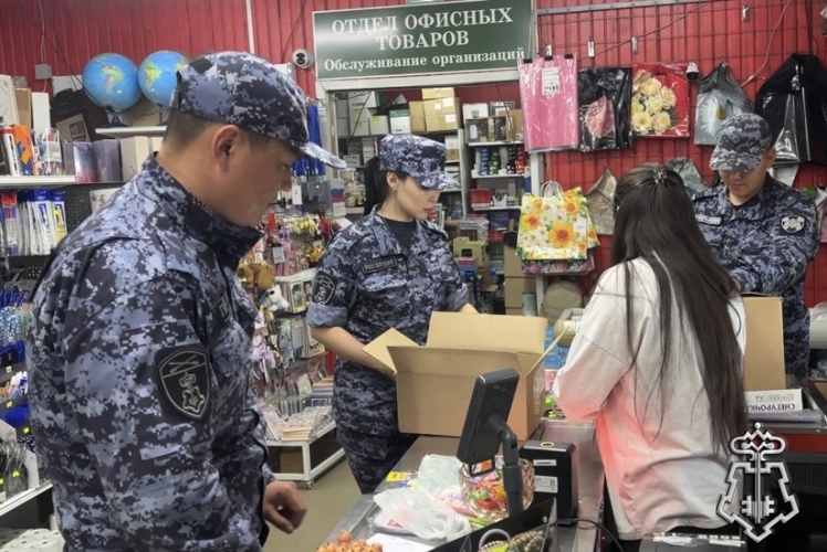 Росгвардейцы Тувы помогли детям и родителям подготовиться к школе