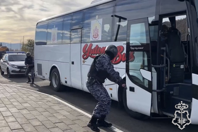 Росгвардия проверяет работоспособность охранных систем в междугородних автобусах Тувы 